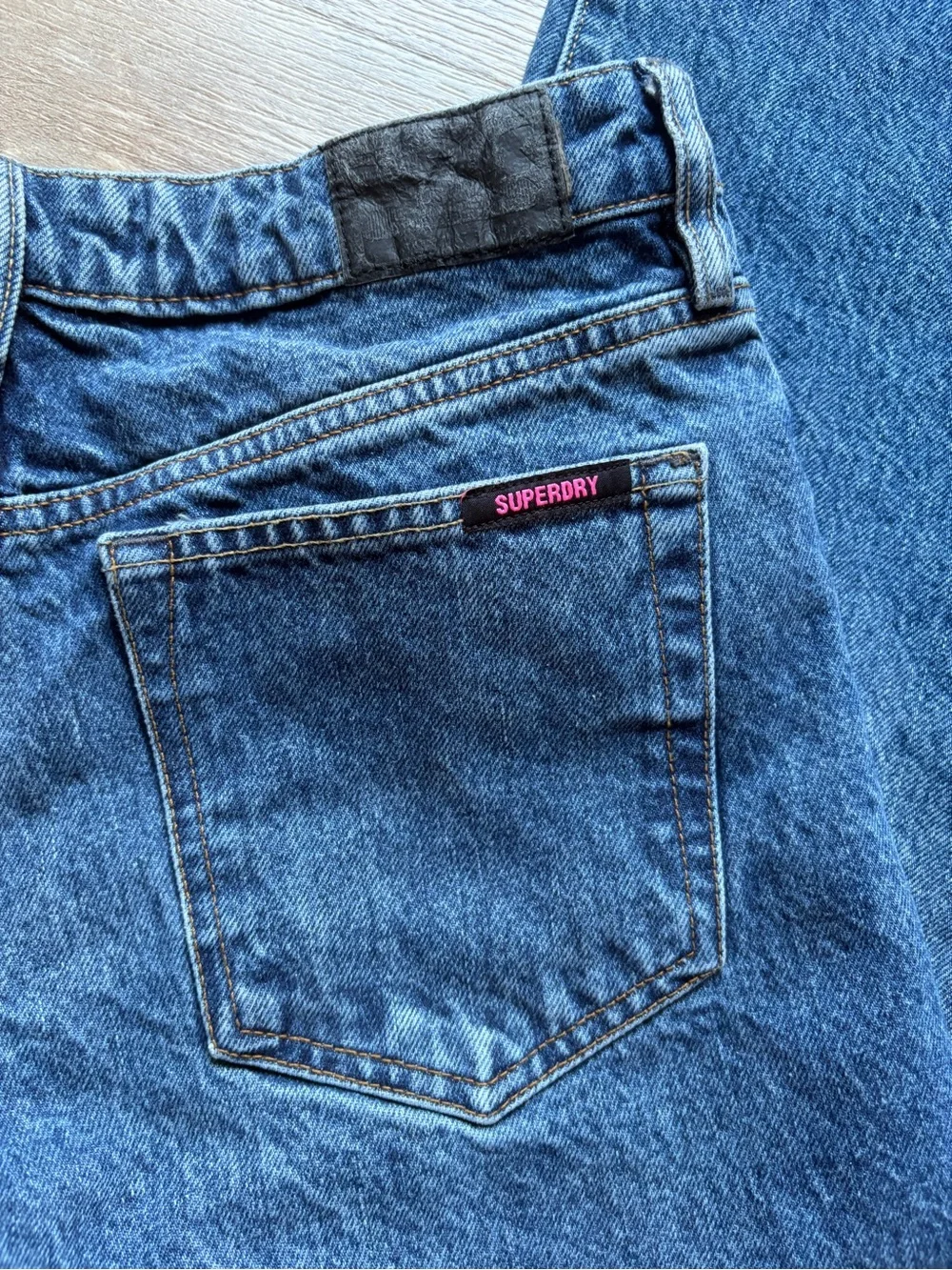 Title: Superdry Organic Cotton High-Waisted Straight Leg Jeans | Vintage Wash